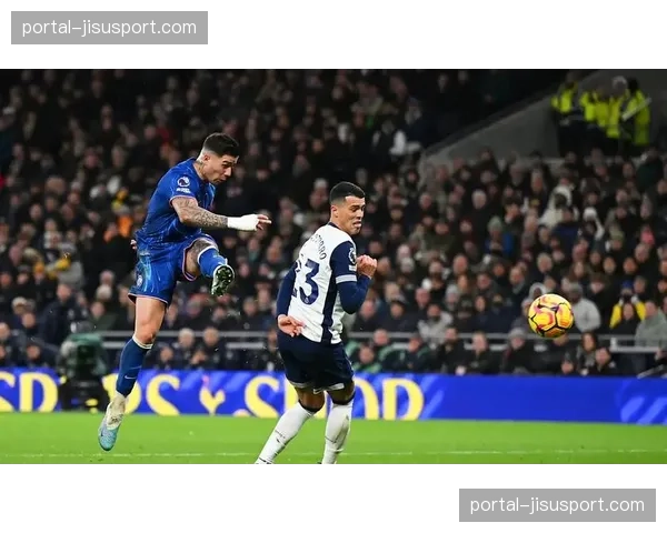 切尔西2-1力克热刺,帕尔默点射绝杀,蓝军终结连败 切尔西2-1力克热刺,帕尔默点射绝杀,蓝军终结连败