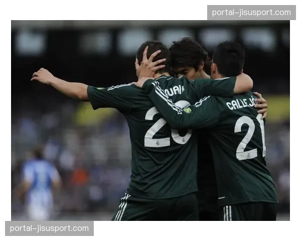 维尼修斯半场完成两次助攻，皇马暂时2-0领先皇家社会