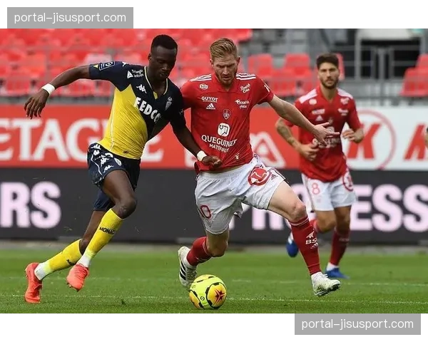 里昂主场2-0击败洛里昂，终结球队长达九场的不胜纪录